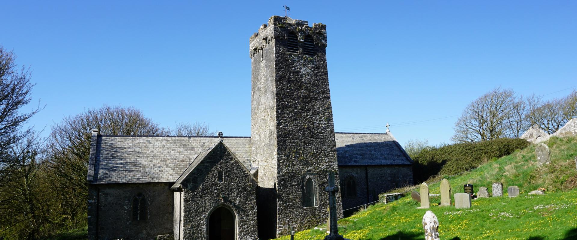 yr olygfa tuag at yr eglwys / the view towards the church 