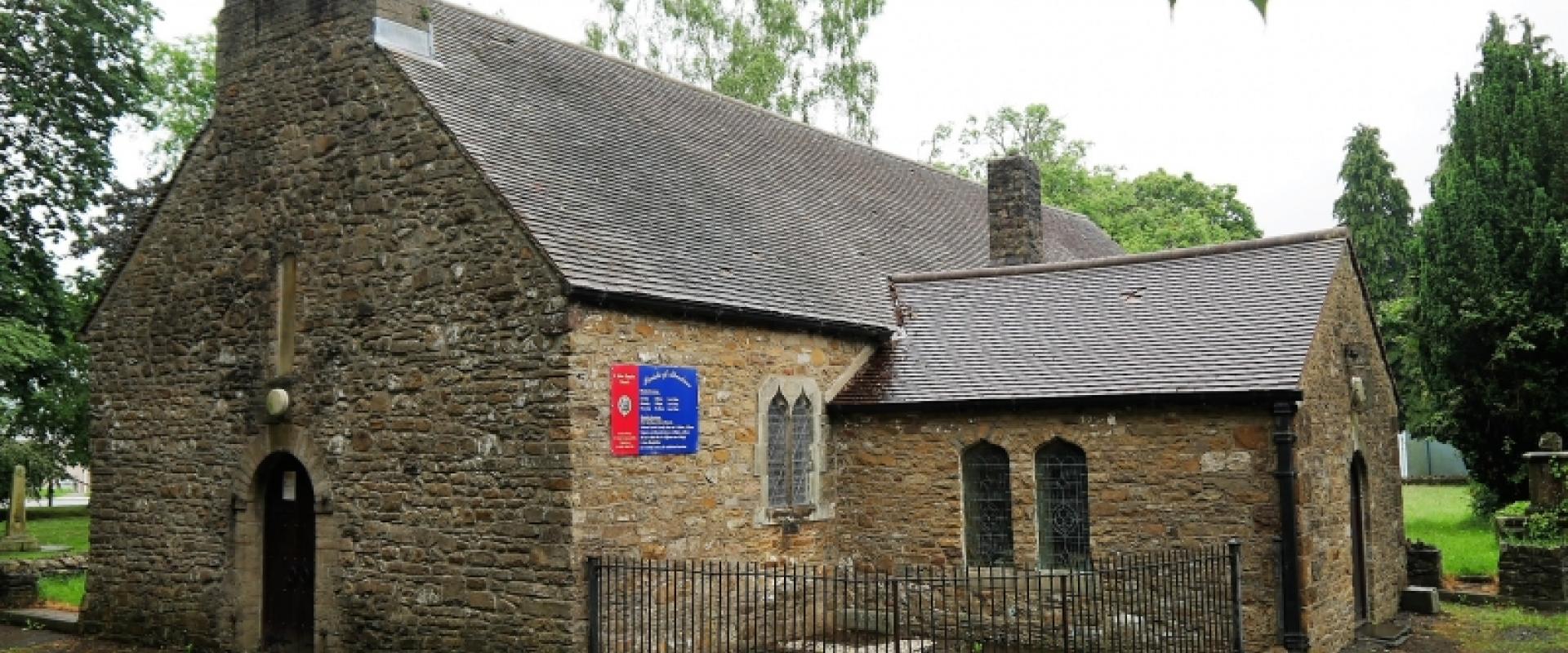 golygfa o du allan yr eglwys / view of the outside of the church