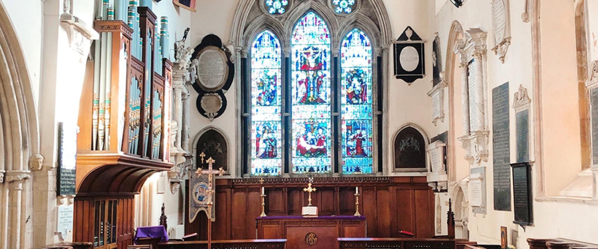 golygfa y tu mewn i'r eglwys / view inside the church