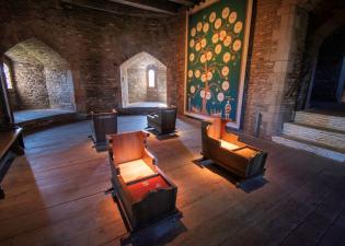 Dehongliad – porthdy mewnol y dwyrain, tŵr y gogledd / Interpretation – inner east gatehouse, north tower