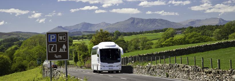 Taith coets yn Eryri/Coach tour in Snowdonia