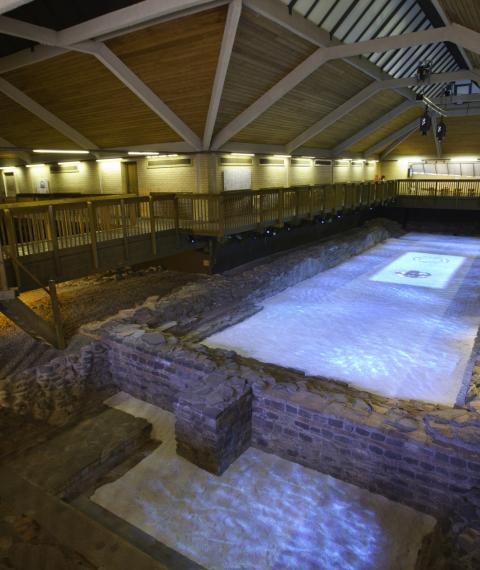 Baddonau Rhufeinig Caerllion/Caerleon Roman Baths view of the natatio