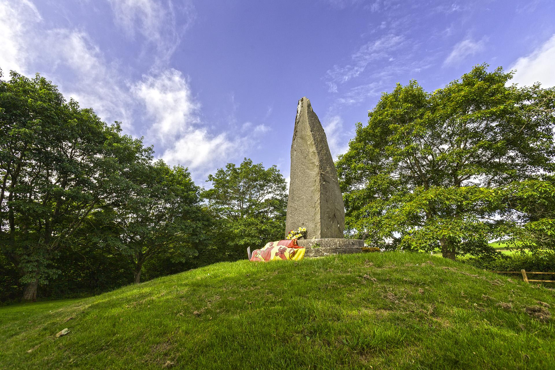 Cofeb i Llywelyn ap Gruffydd/Memorial to Llywelyn ap Gruffydd, Cilmeri