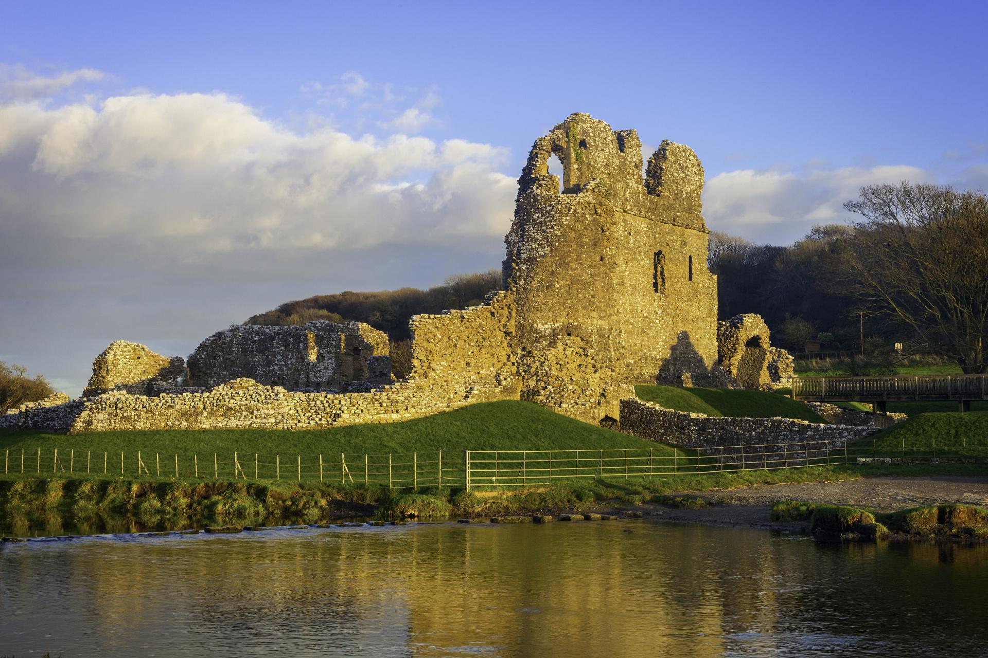 Castell Ogwr/Ogmore Castle