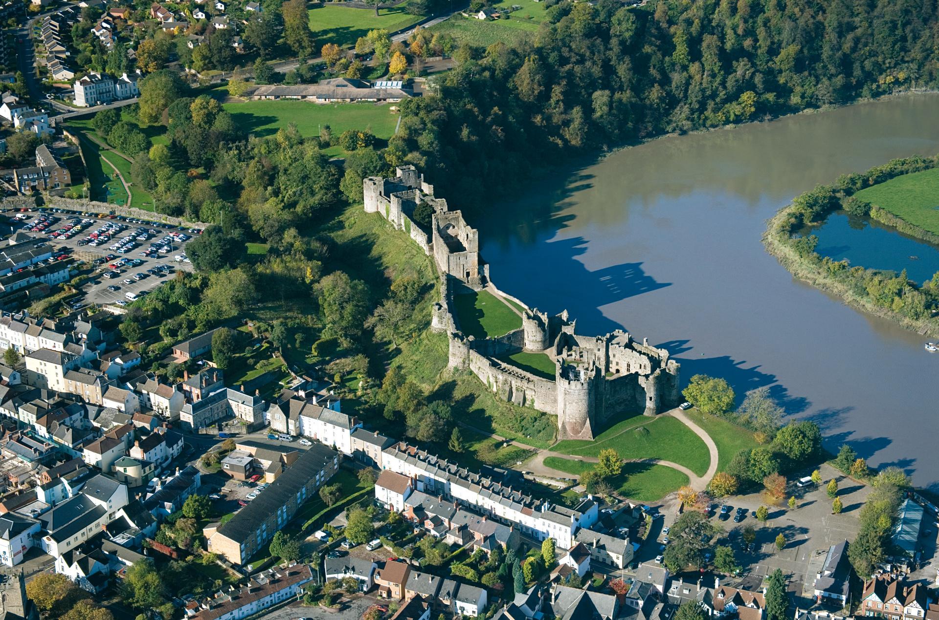 Castell Cas-gwent/Chepstow Castle