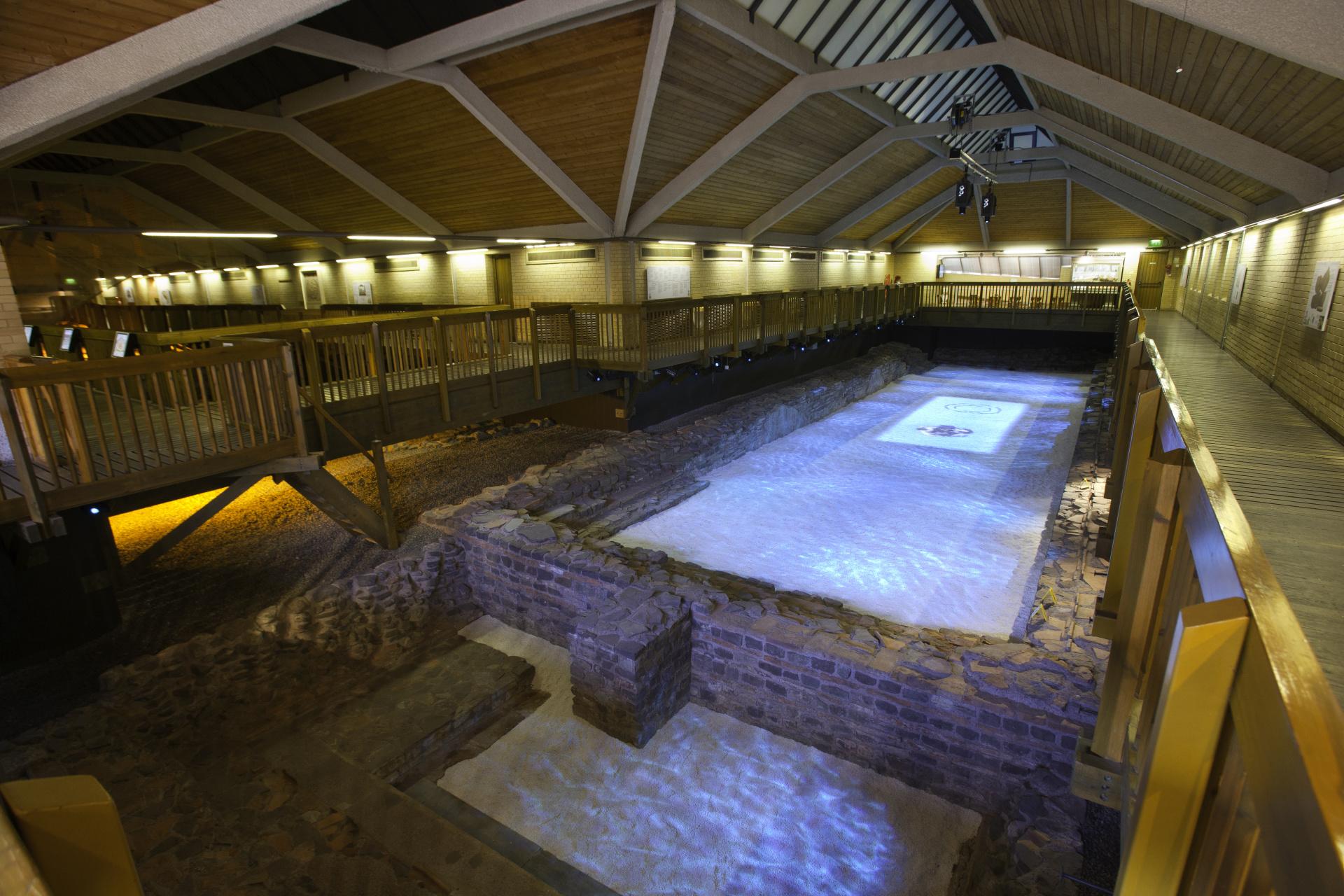 Baddonau Rhufeinig Caerllion/Caerleon Roman Baths view of the natatio