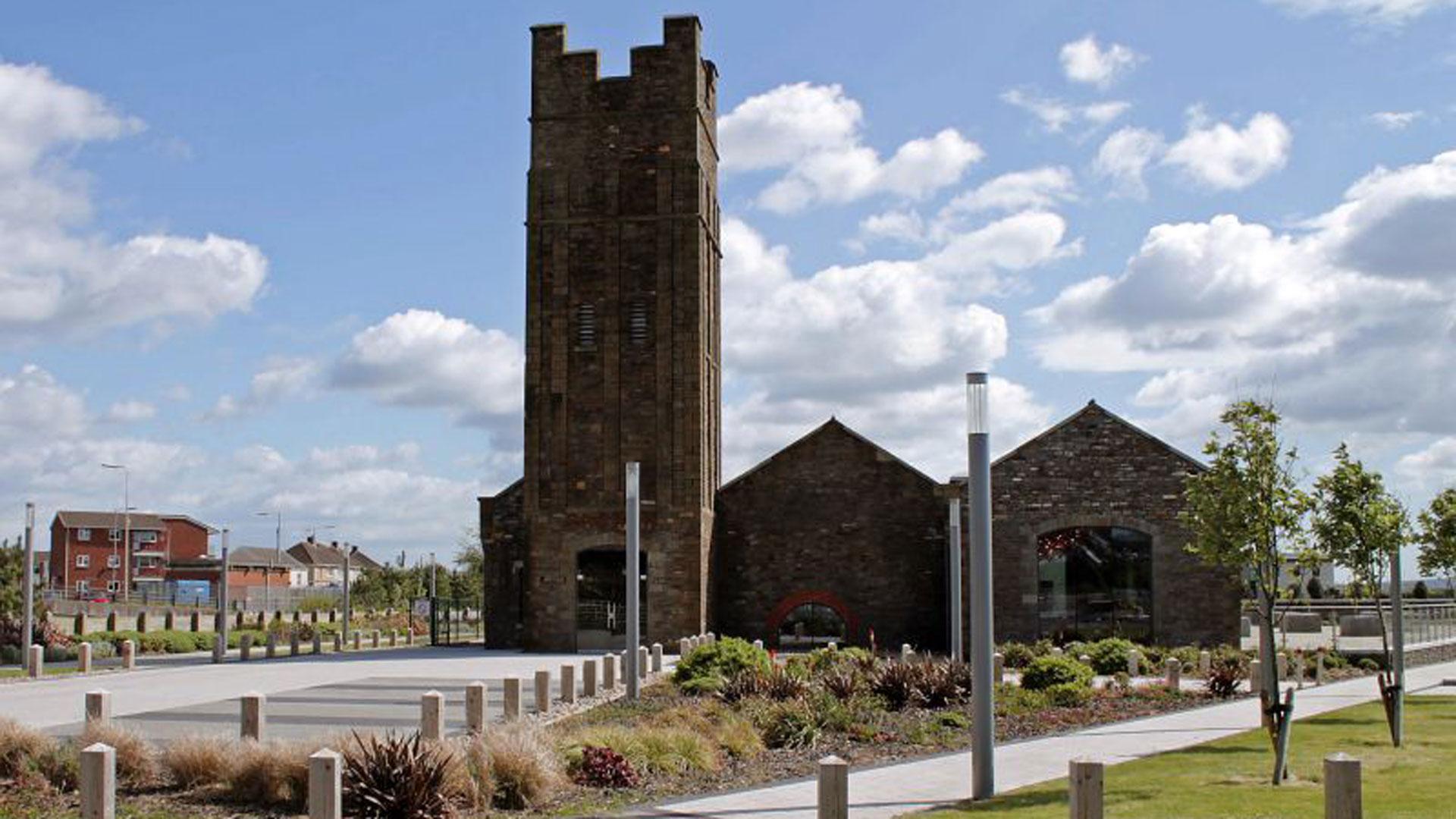 Y Tŷ Peiriant a Thŵr y Croniadur / Engine House and Accumulator Tower, Llanelli