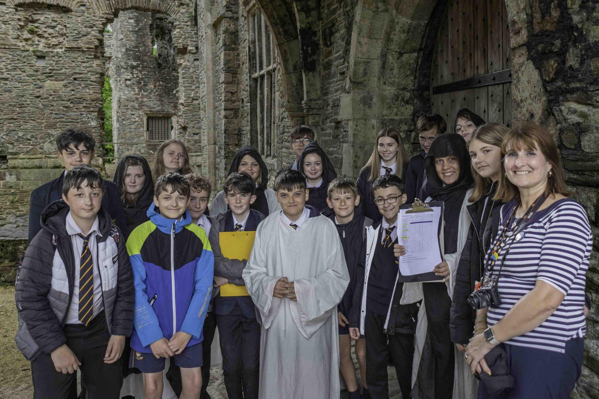 Ceidwaid Ifanc, Abaty Nedd / Young Custodians, Neath Abbey