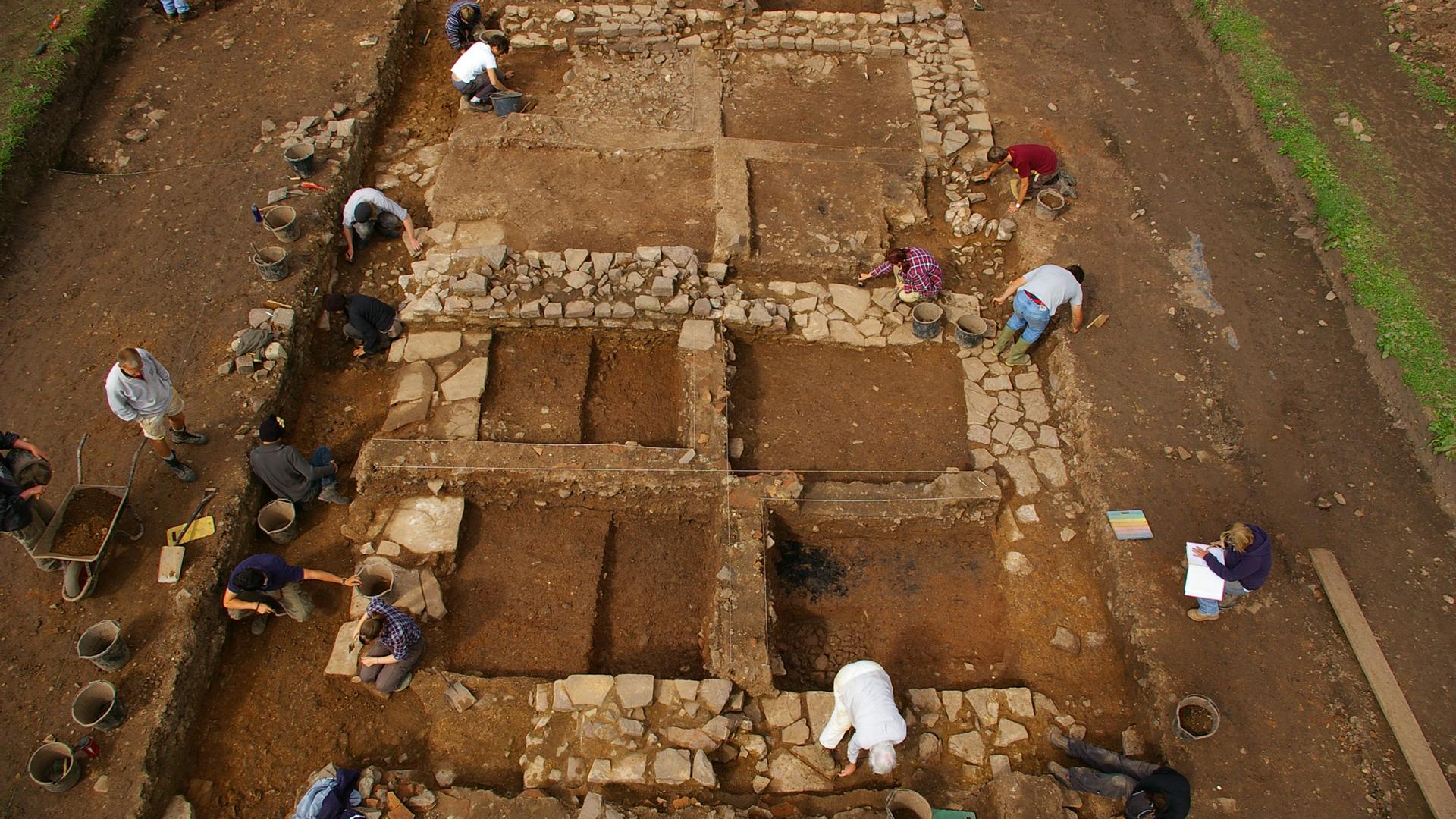 clodddiad archaeolegol / archaeological excavation